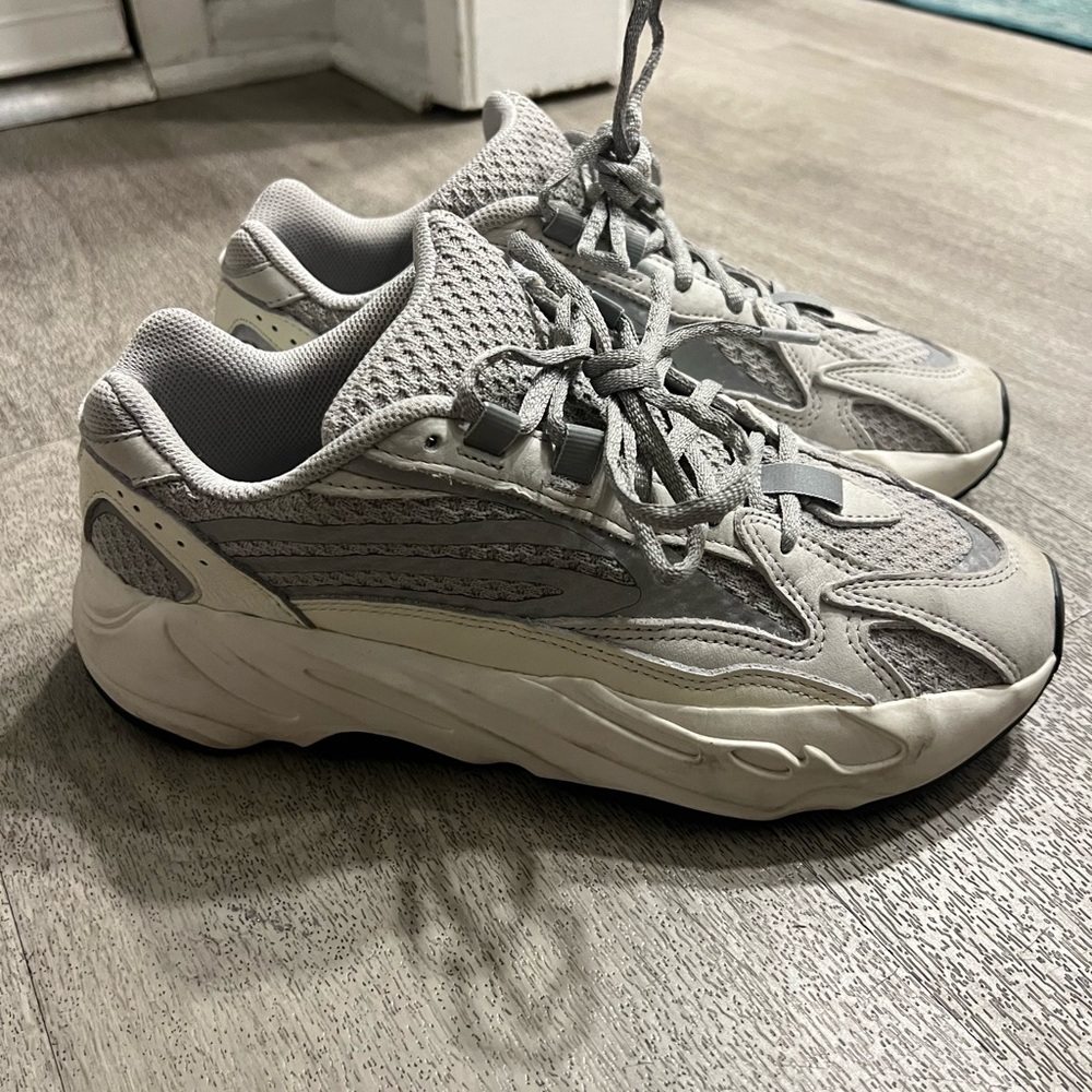 Adidas Yeezy Boost 700